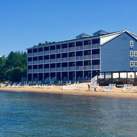 The Baywatch Resort Traverse City Extérieur photo