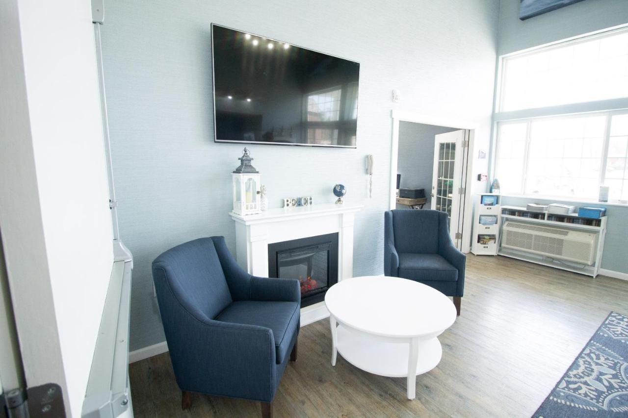 The Baywatch Resort Traverse City Extérieur photo
